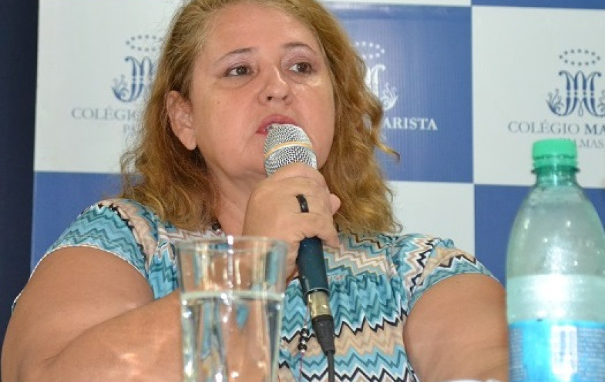 Candidata esteve com alunos e colaboradores de uma escola particular da capital