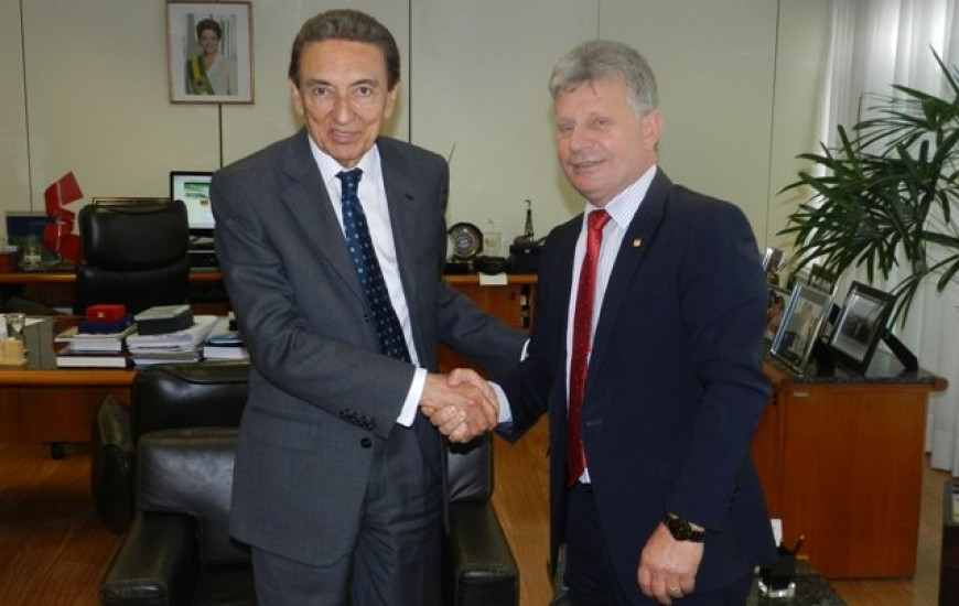 Deputado com ministro