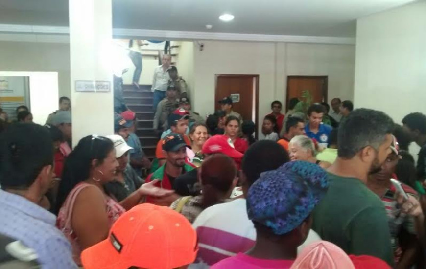 Integrantes do MST ocupam a Sefaz