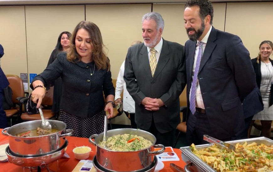Kátia e os colegas senadores apreciaram um belo chambari nesta terça-feira, 15