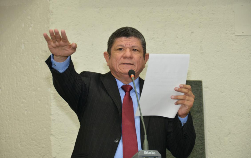 Ivory de Lira toma posse na AL