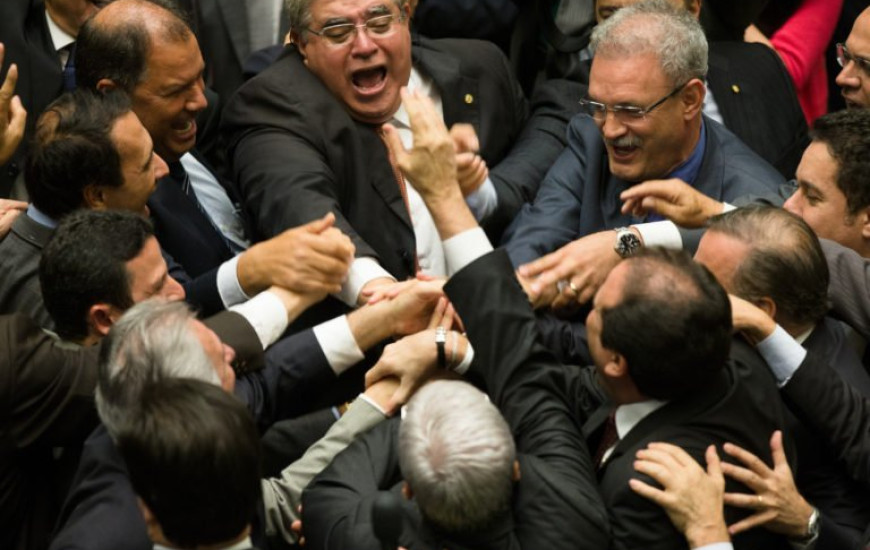 PEC precisa passar por nova votação no plenário