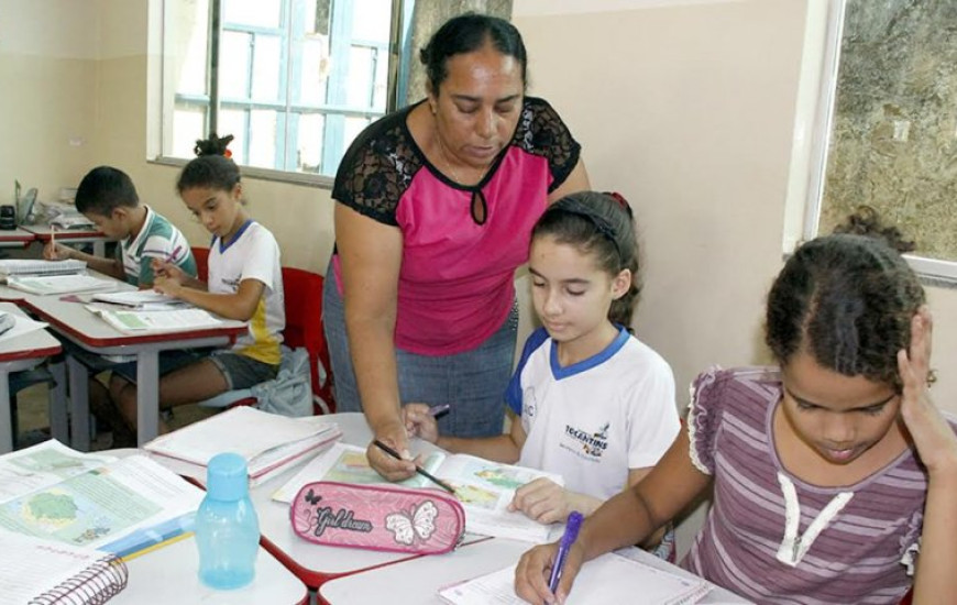 Professores recebem 13º nesta quinta