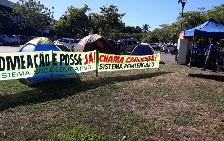 60 dias acampados na Praça dos Girassóis 