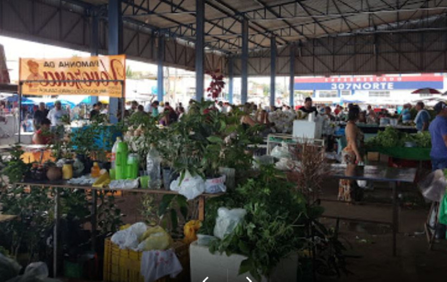 Feirantes terão que vender na entrada da quadra