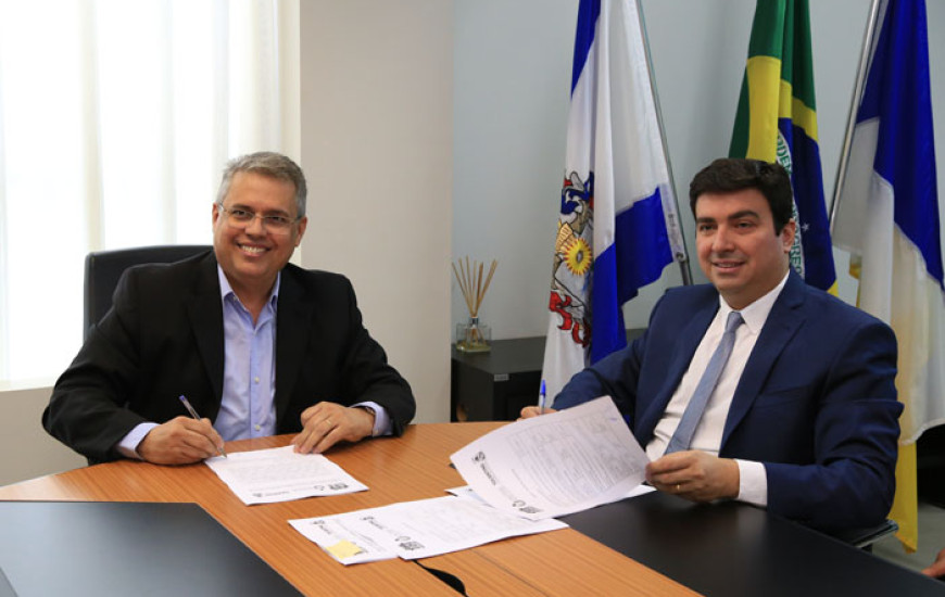 Severiano Costandrade e o reitor da Unitins, Augusto Resende