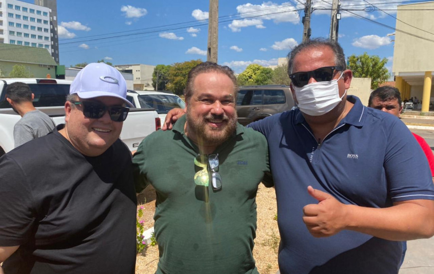 Vice-prefeito André Gomes, odontólogo Maurício Martins e senador Eduardo Gomes.