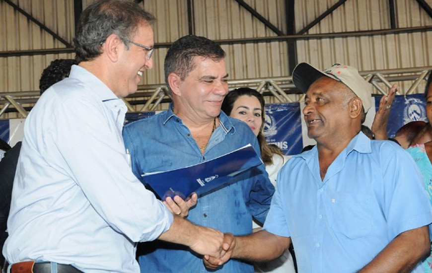 Governador e prefeito fazem entregas no Taquari