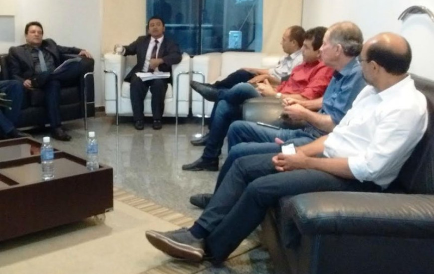 Prefeitos são recebidos na AL