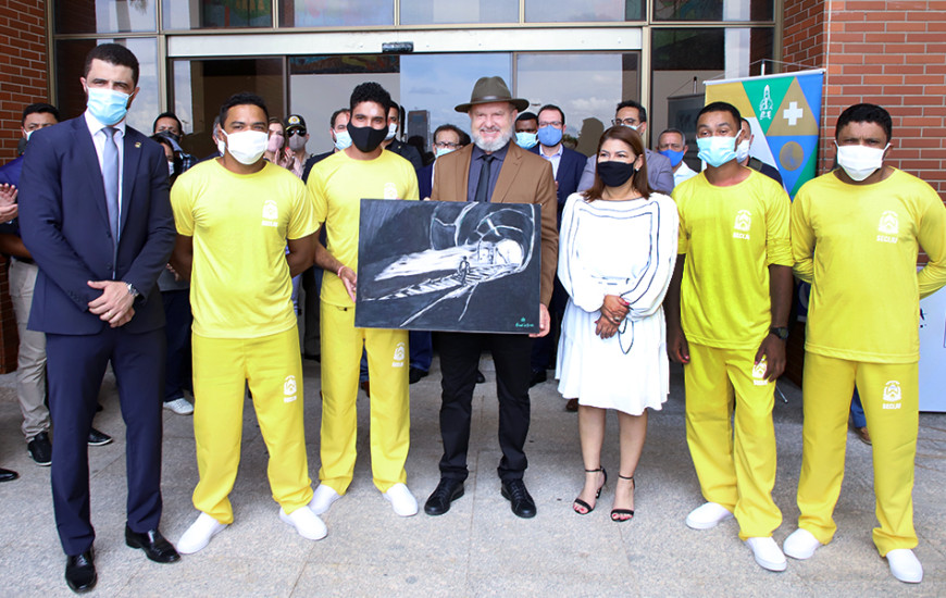 governador Mauro Carlesse recebeu quadro pintado por reeducando da CPP de Palmas