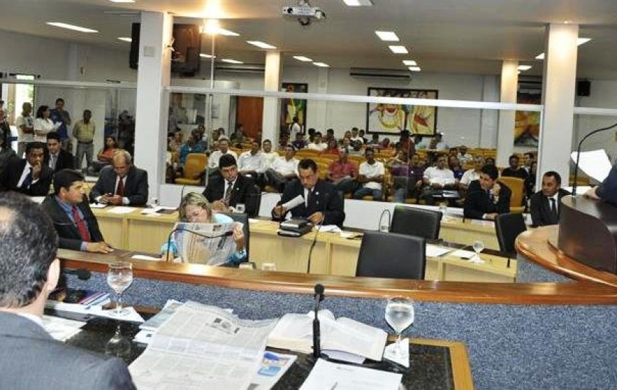 Vereadores pedem que Amastha reconsidere dereto