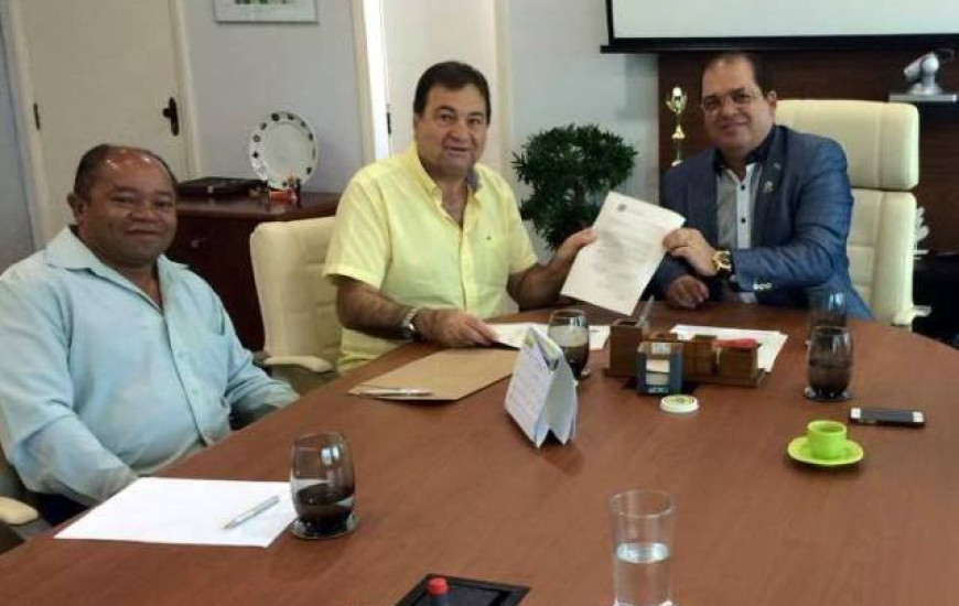 Deputado em reunião com OAB e reitor da UFT