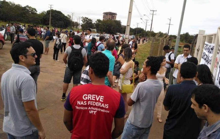 Portões ficaram fechados por uma hora