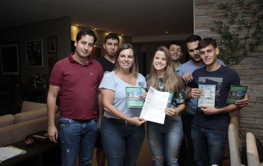 Representantes do CA de medicina da UFT se reuniram com candidata nesta quinta