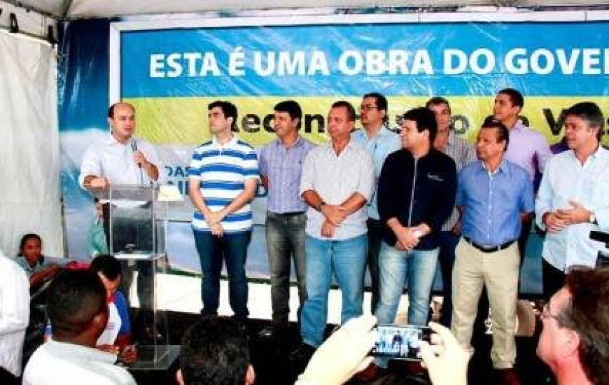 Osires Damaso acompanha início de obras