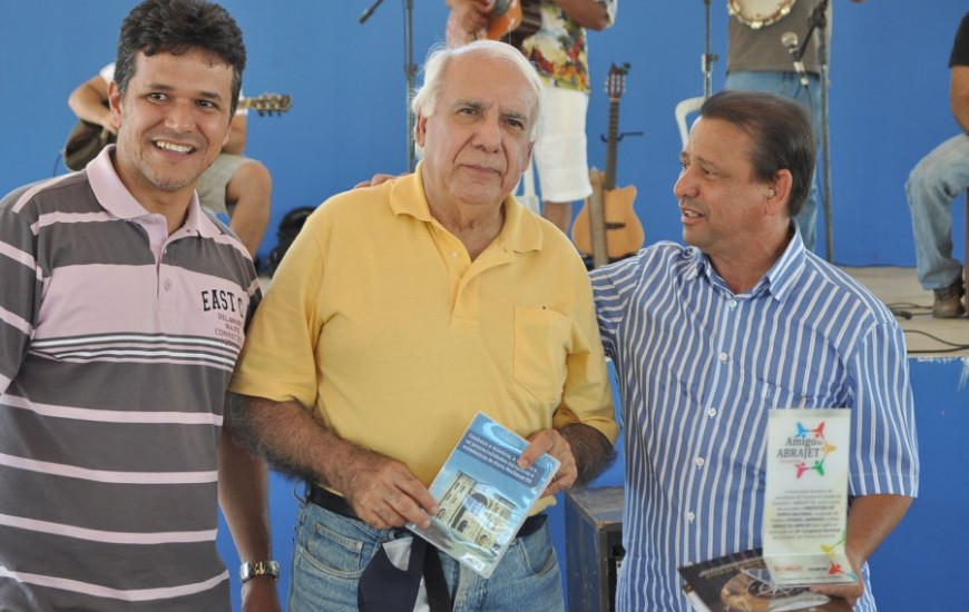 Otoniel e jornalistas da Abrajet em Porto Nacional