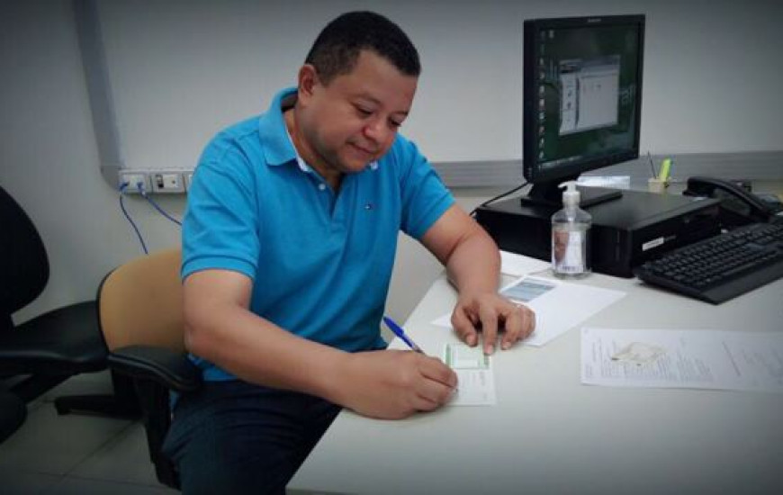 Marlon Reis transfere título de eleitor para Palmas