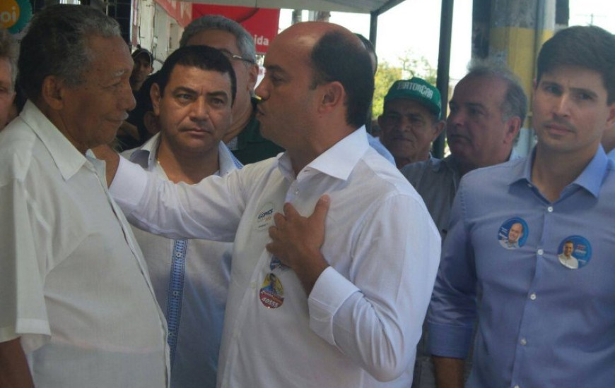 Sandoval Cardoso faz caminhada nesta segunda