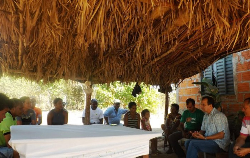 Pré-candidato ouve demanda da comunidade