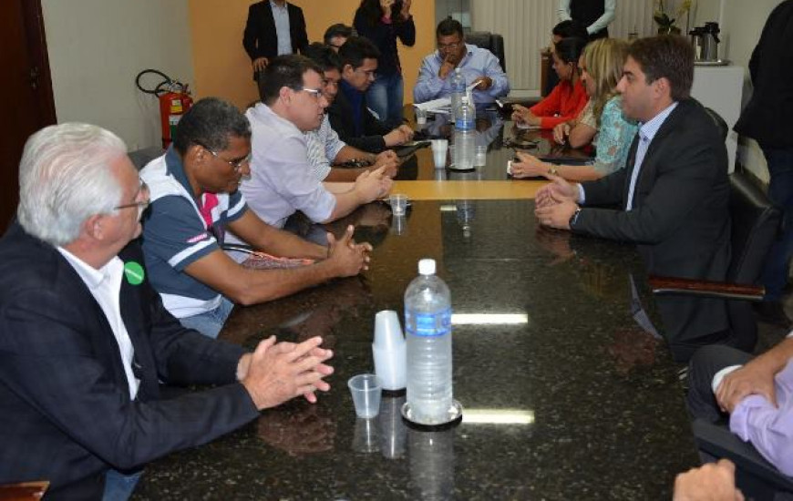 Vereadores recebem empresários na Câmara