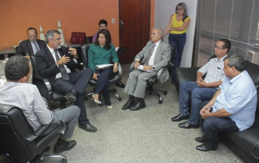 Deputado recebe professores