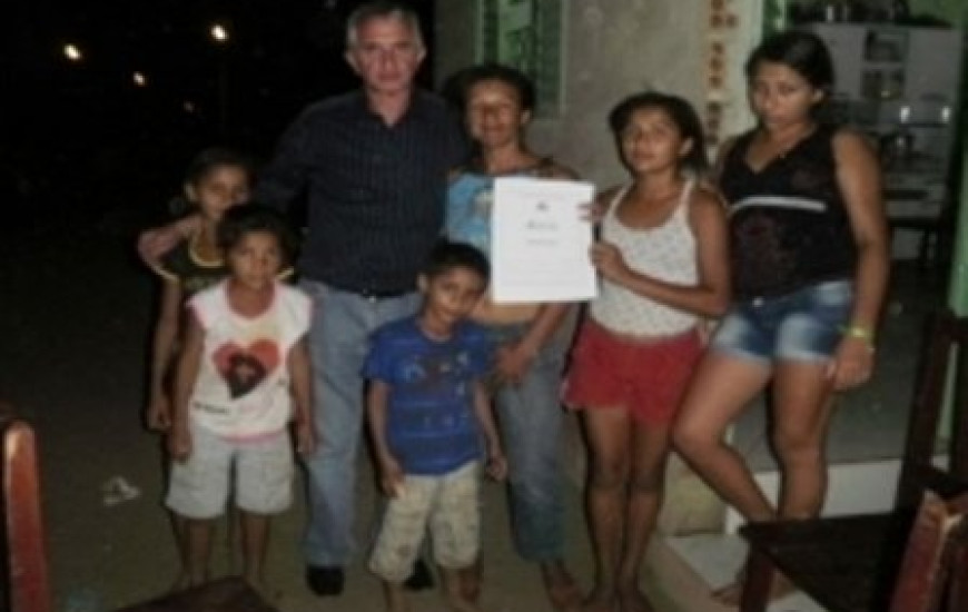 Famílias recebem escrituras