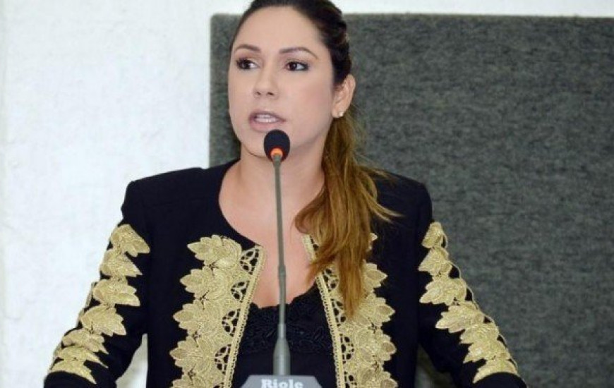 Luana Ribeiro cobra explicações