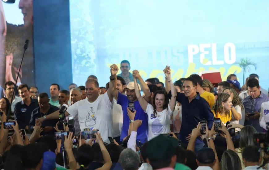 "A mulher quando resolve, assume com sensibilidade", diz gomes sobre Dorinha