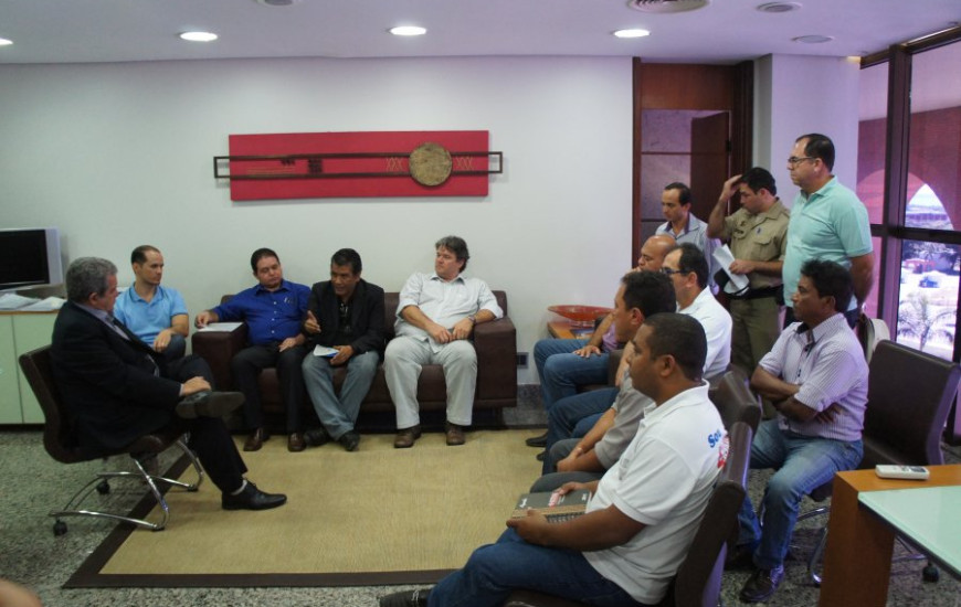 Secretário recebeu representantes dos sindicatos