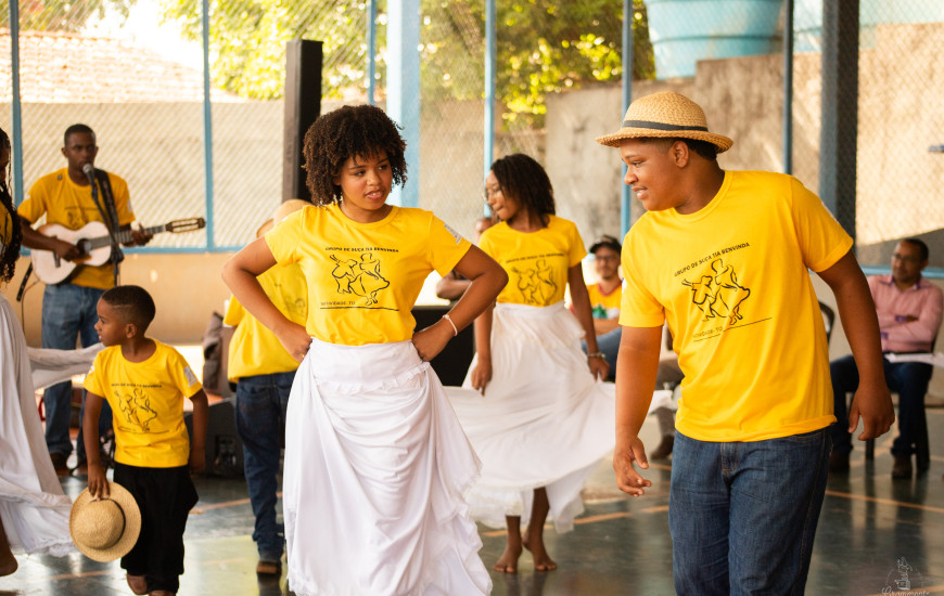 Estudantes aprendem a confeccionar viola de buriti