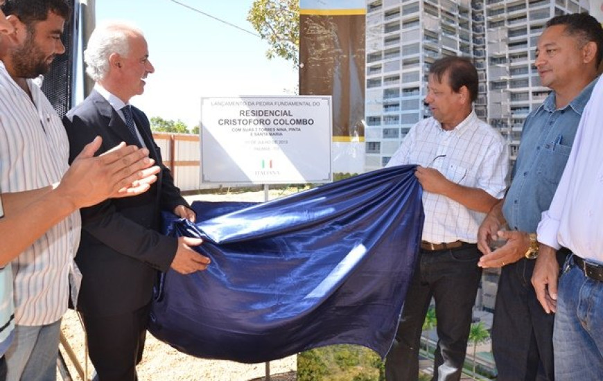 Otoniel com empreendedores durante o lançamento