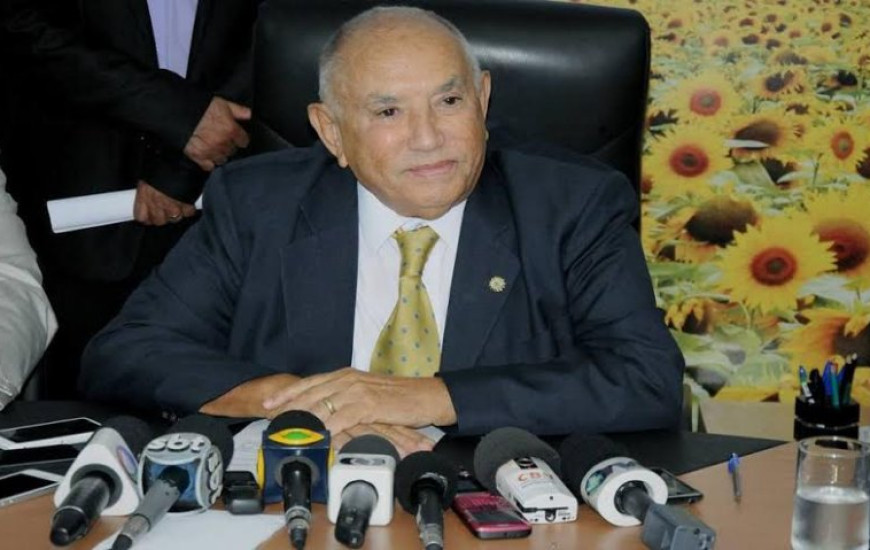 Siqueira Campos diz que não abandona a política