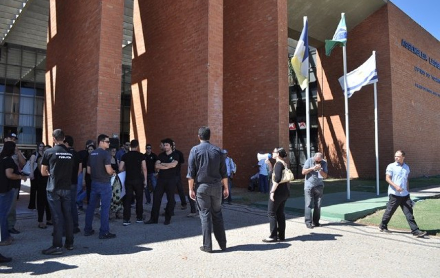 Servidores da DPE em manifestação na AL