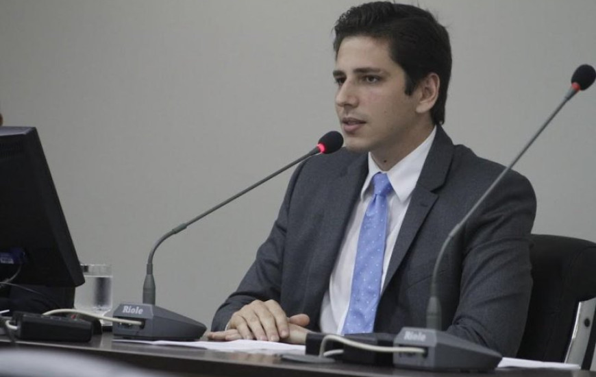 Deputado estadual Olyntho Neto