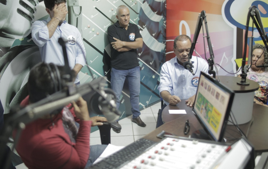 Em Gurupi, candidato conversou com eleitores e gravou entrevista à radio