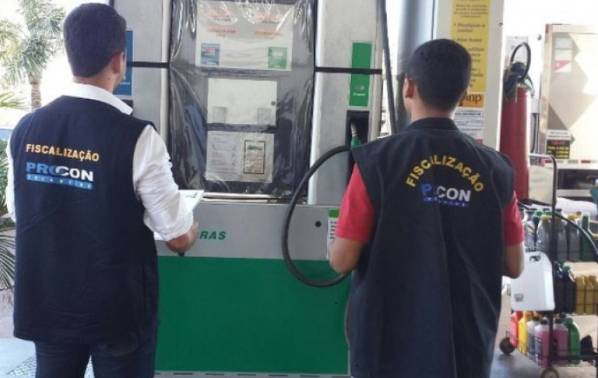 Procon realiza fiscalizações rotineiras em postos de combustíveis