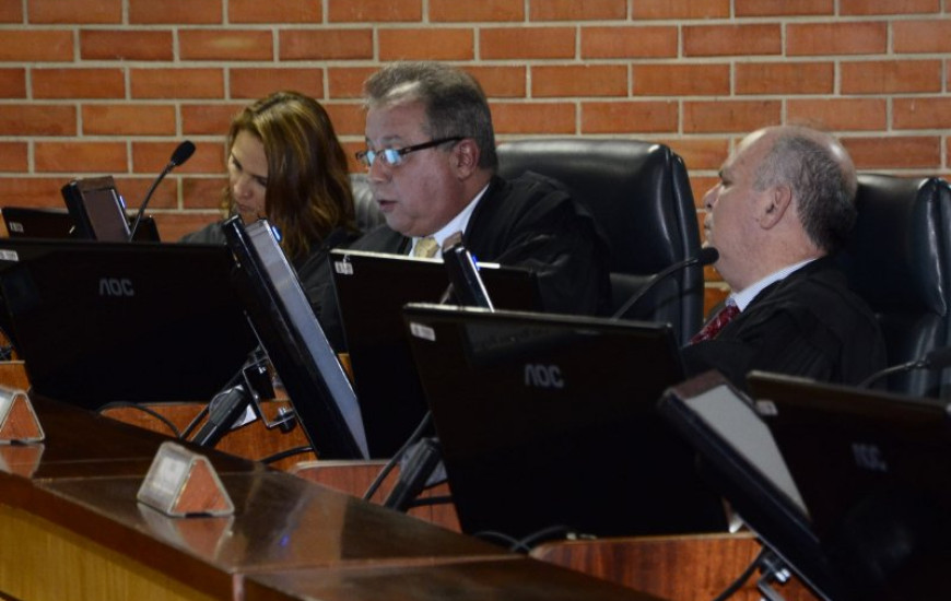 Desembargadores e juízes mantem liminar