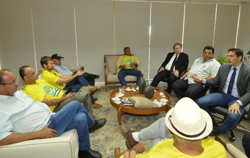 Deputados recebem produtores rurais na AL