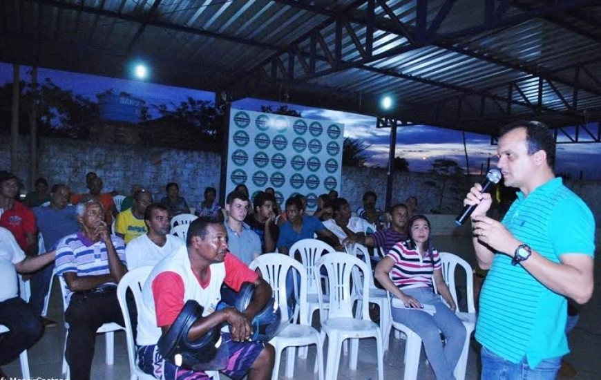 Joaquim Maia fala com a comunidade de Porto