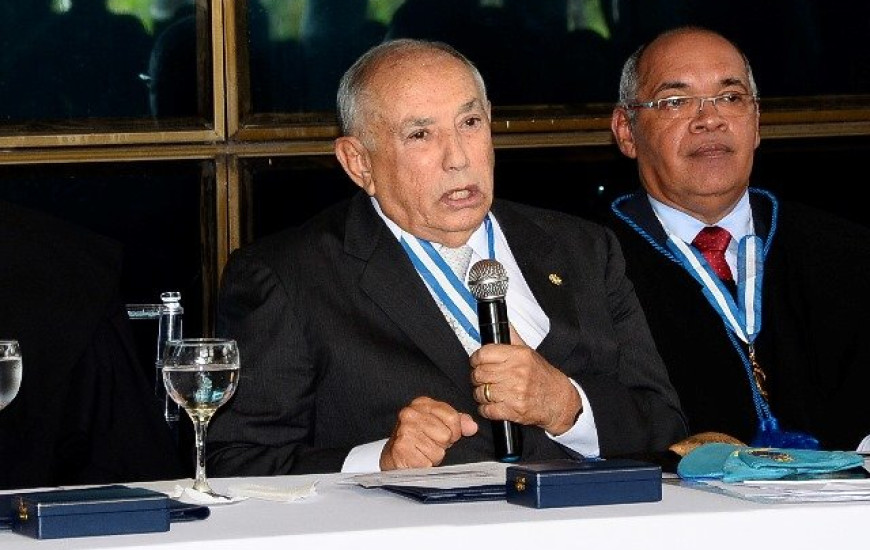 Siqueira no TCE: elogio a Danilo e Amastha