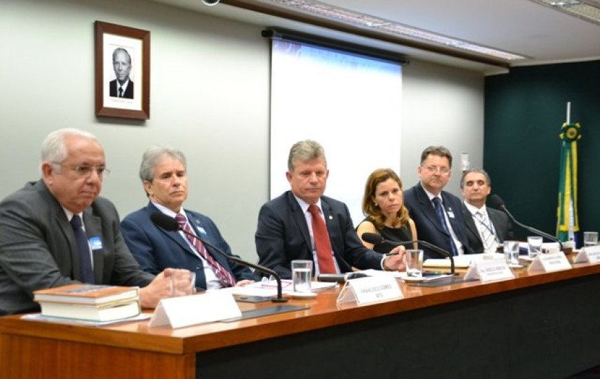 Agnolin em comissão