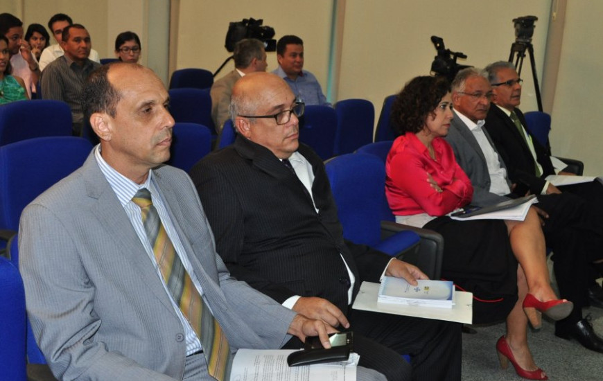 Procuradores acompanharam a deliberação no TCE