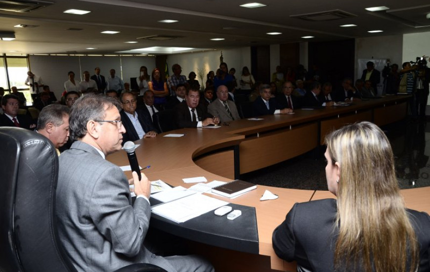 Governo anula e suspende inúmeros benefícios