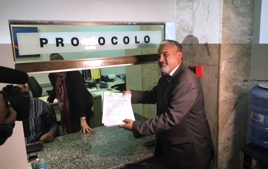 Advogado protocola registro de candidatura de Carlesse com Wanderley de vice