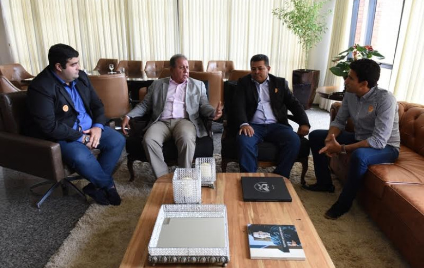 Presidente do TJ recebe vereadores de Palmas 