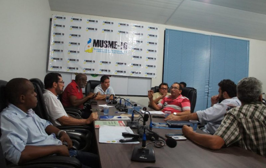 Grevistas repudiam reunião no Palácio