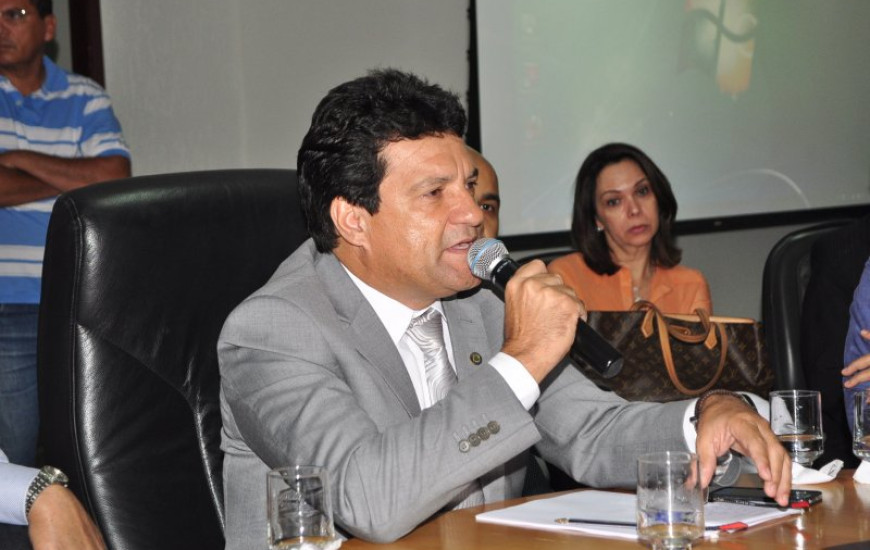 Presidente da AL, Osires Damaso