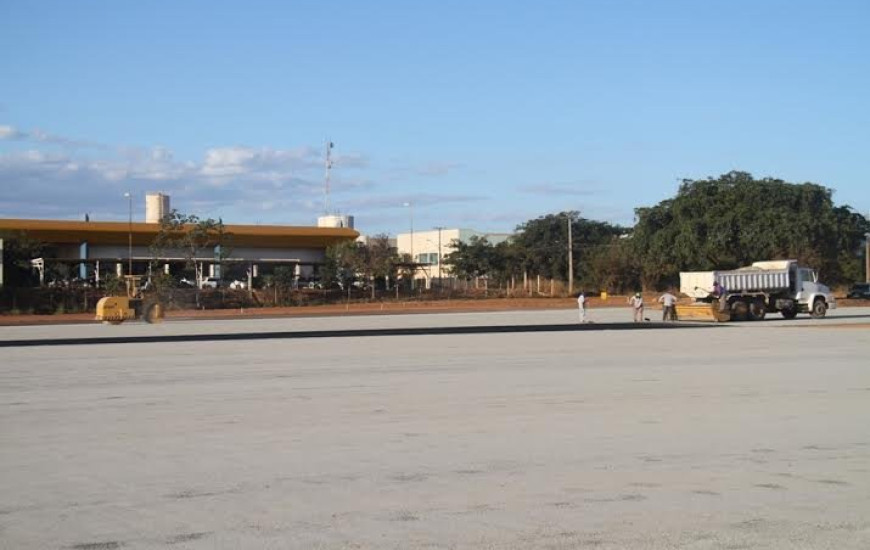 Pavimentação asfáltica começa no local