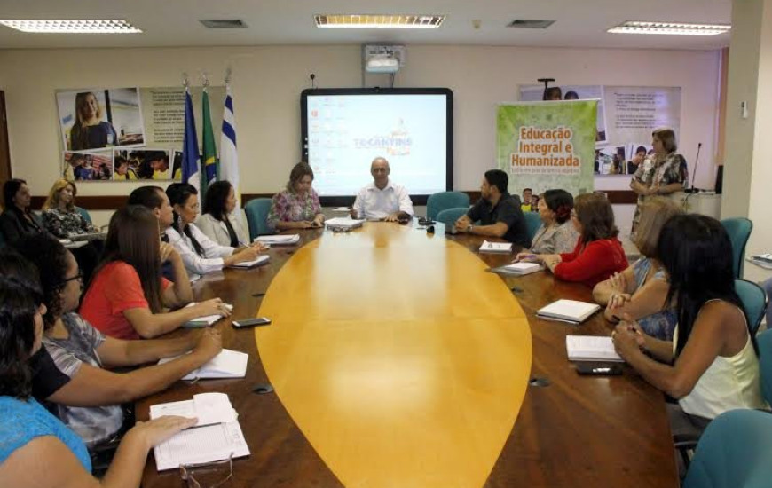 Educadores debatem base curricular