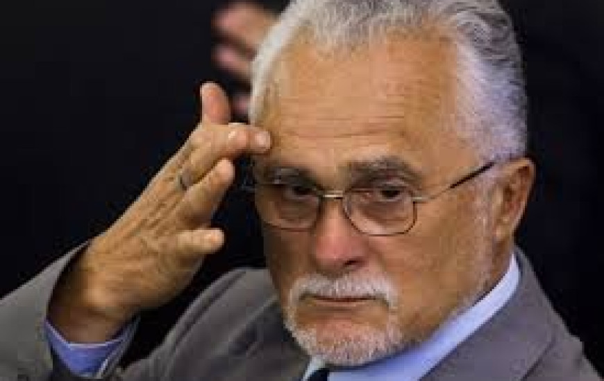 Genoino recebe alta e vai para casa da filha